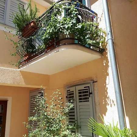 דירה Juric סקארדין